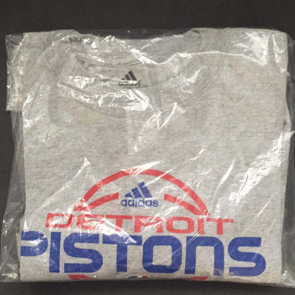 Adidas Detroit Pistons t-shirt. - Picture 1 of 4
